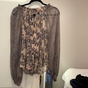 Neutral-toned flowy Free People blouse. Size S/M.
